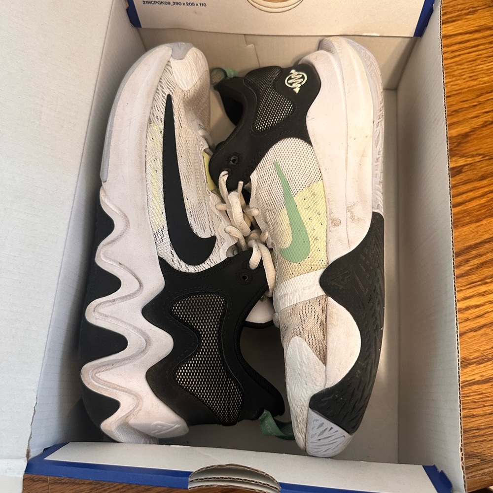 Nike Black and White Sneakers Classic Design